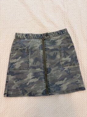 french kyss Camo Zip-Front Mini Skirt - Olive, Gray, Black